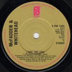 画像2: McFADDEN & WHITEHEAD - AIN'T NO STOPPIN' US NOW / I GOT THE LOVE  (2)